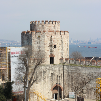 Walk on The City Walls of Istanbul